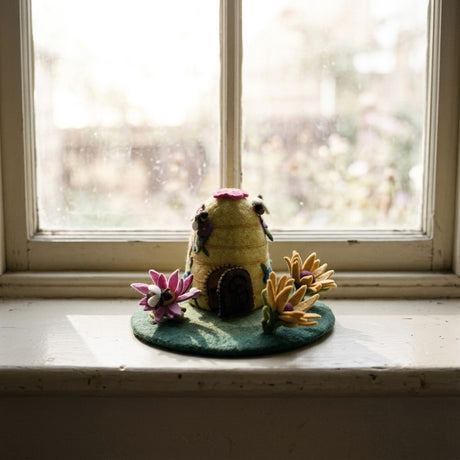 Felt bee house_wattle-and-clay