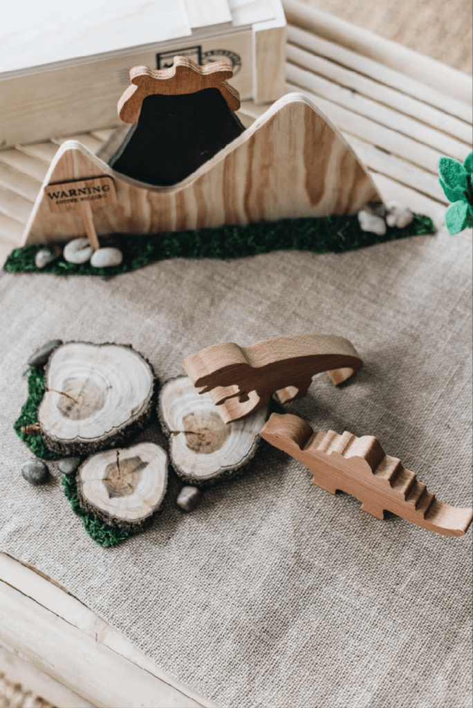 It's a Roarsome World | 12 - piece Dinosaur Playset - Wattle&Clay